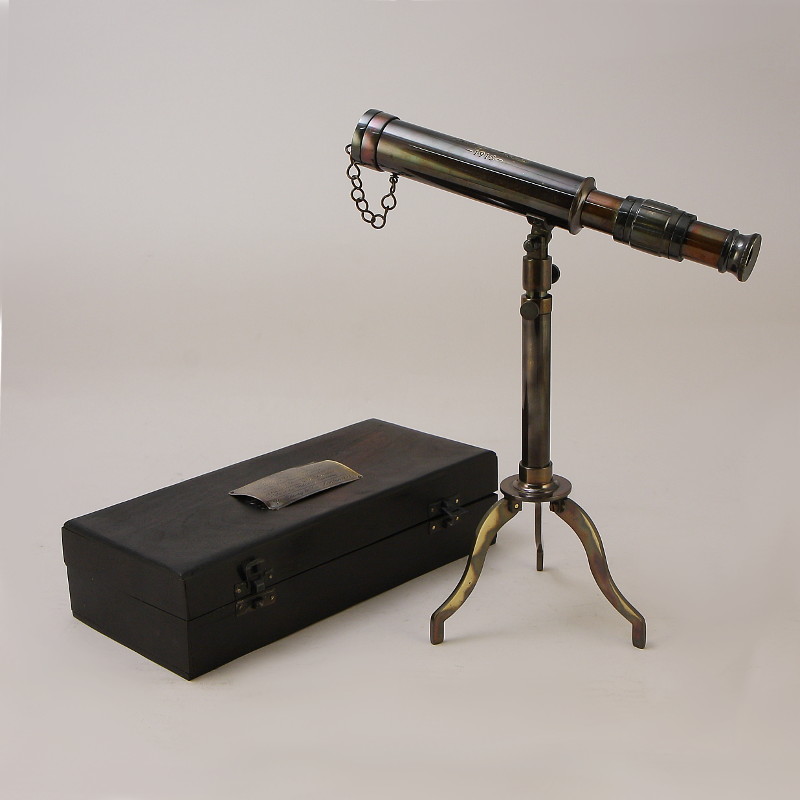 Телескоп настольный на треноге в деревянном футляре
